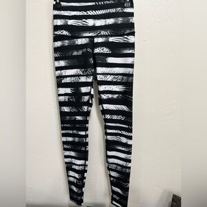 Lululemon Wunder Under full on luon sz 6